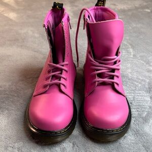 NWOB Dr. Martens 8 Eyelet Zip Up Boots 25634 EU36 US5